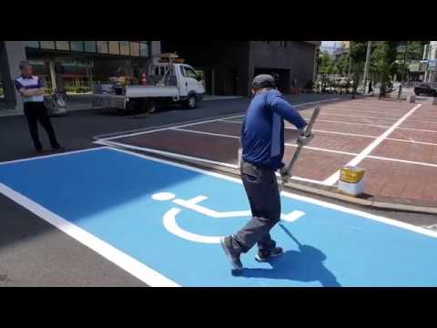Señalización de aparcamiento para personas con discapacidad con sensor de movimiento